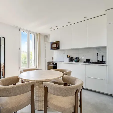 Spacious 1br 4p -
